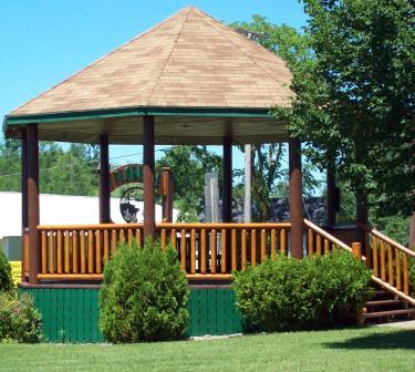 A picture of the gazebo in the Town of Florence Park